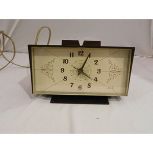VINTAGE SETH THOMAS ELECTRIC ALARM CLOCK MADE IN THE USA WORKING CONDITION